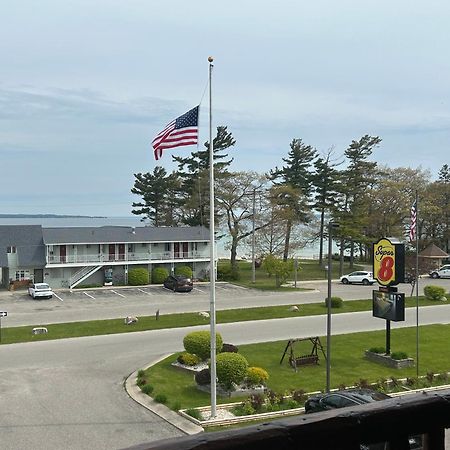 Super 8 By Wyndham Bridgeview Of Mackinaw City Bagian luar foto