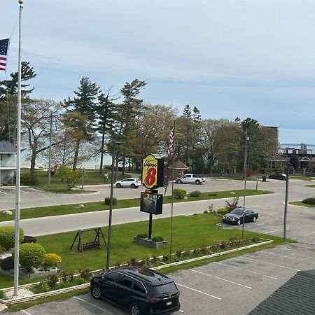Super 8 By Wyndham Bridgeview Of Mackinaw City Bagian luar foto