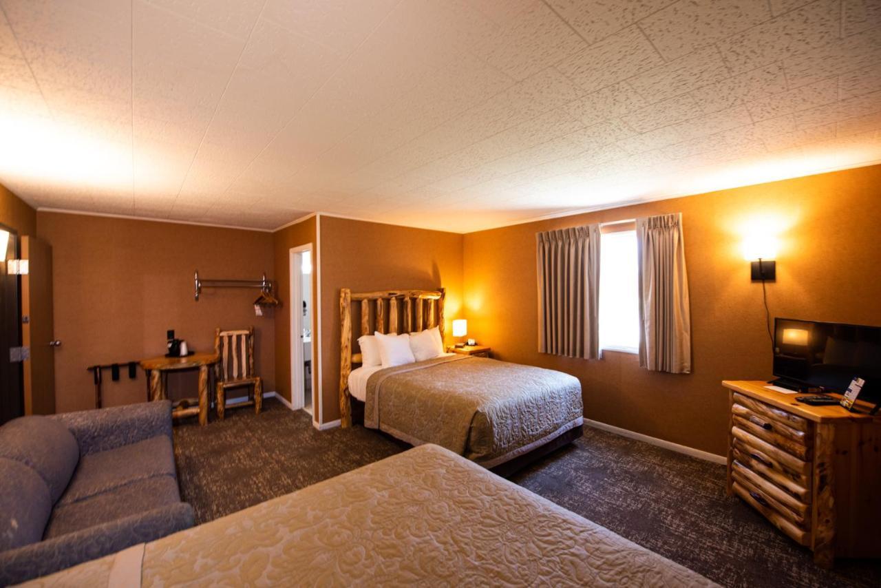 Super 8 By Wyndham Bridgeview Of Mackinaw City Bagian luar foto