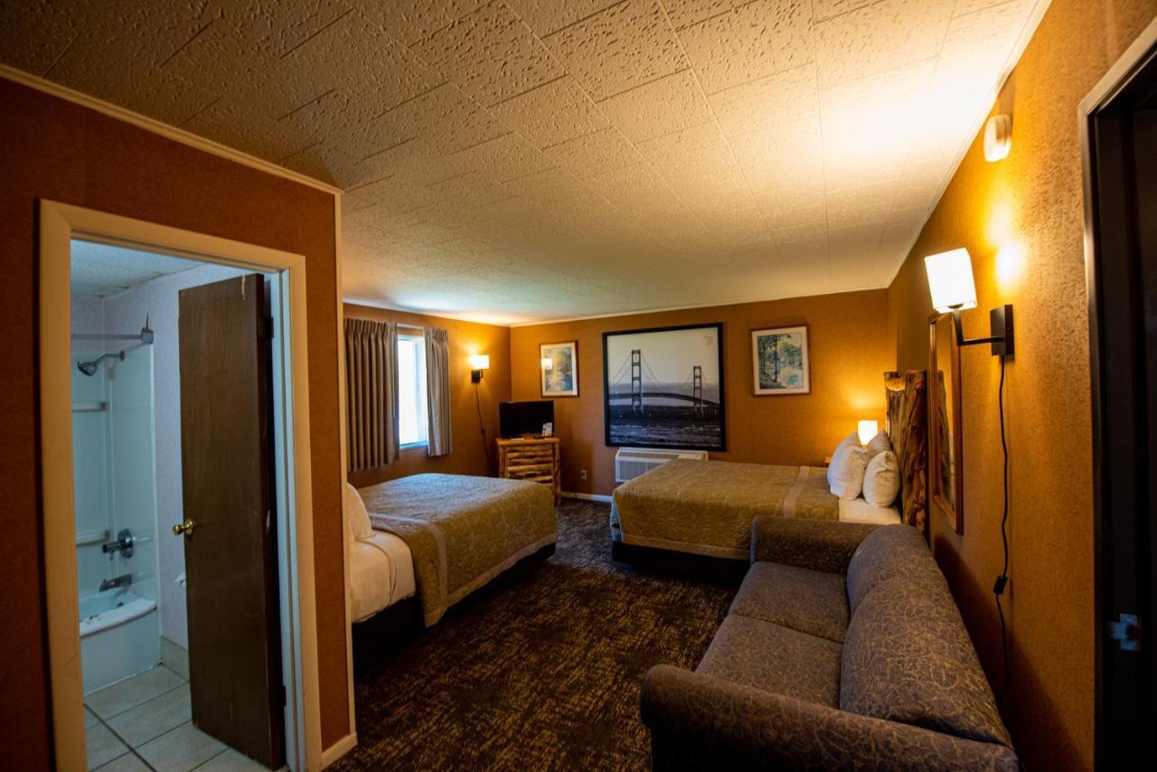 Super 8 By Wyndham Bridgeview Of Mackinaw City Bagian luar foto
