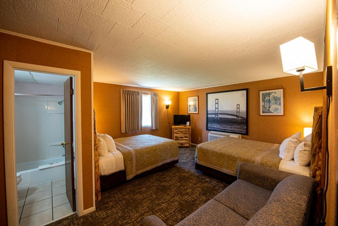Super 8 By Wyndham Bridgeview Of Mackinaw City Bagian luar foto