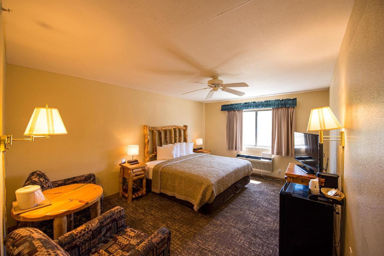 Super 8 By Wyndham Bridgeview Of Mackinaw City Bagian luar foto