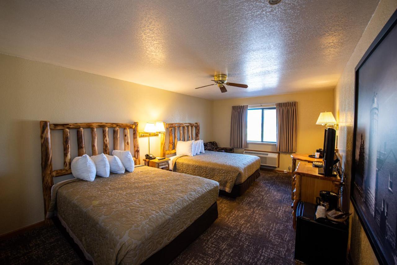 Super 8 By Wyndham Bridgeview Of Mackinaw City Bagian luar foto