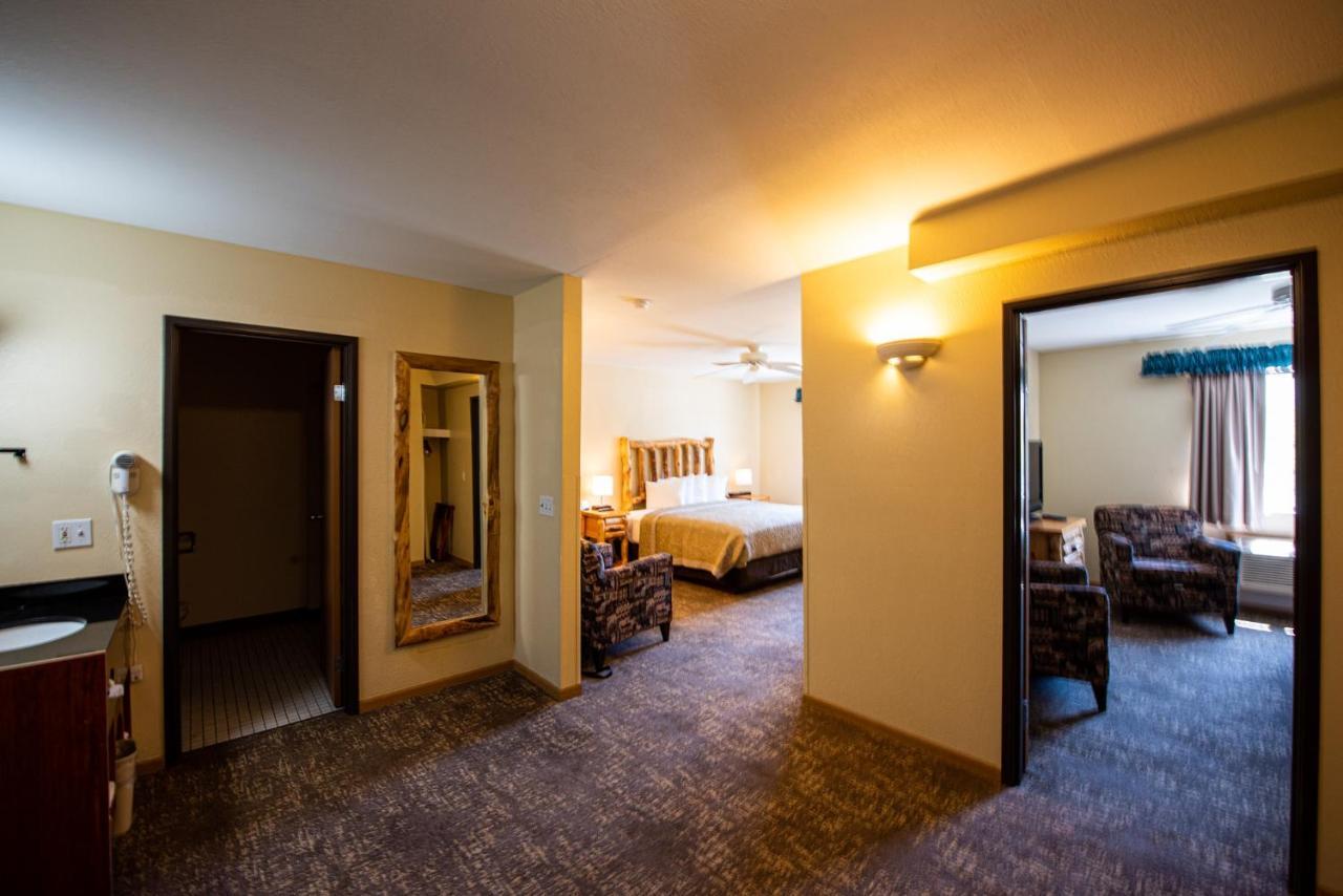 Super 8 By Wyndham Bridgeview Of Mackinaw City Bagian luar foto