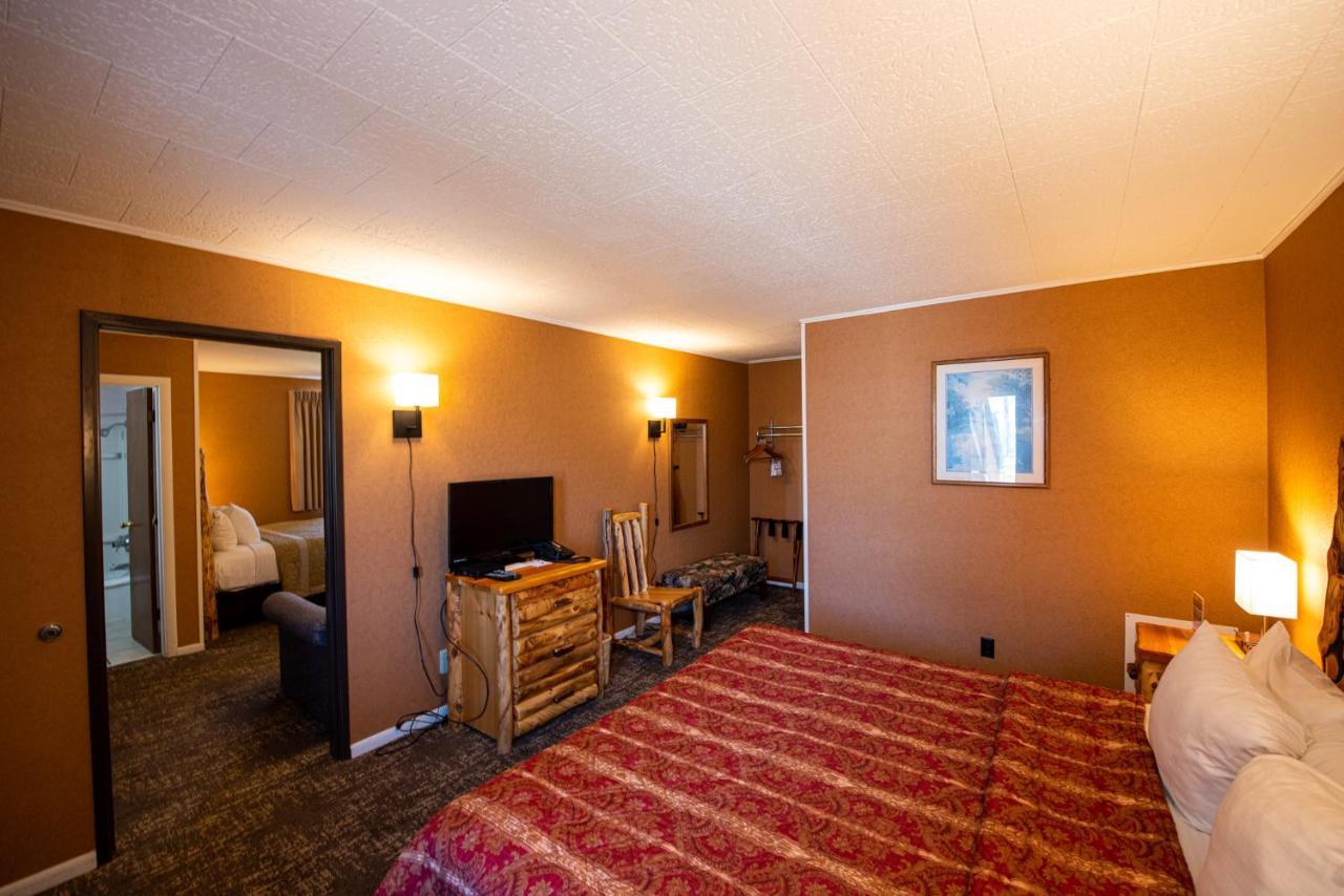 Super 8 By Wyndham Bridgeview Of Mackinaw City Bagian luar foto