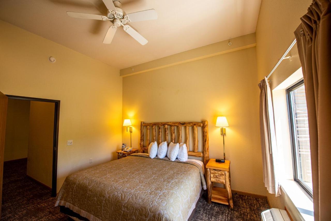 Super 8 By Wyndham Bridgeview Of Mackinaw City Bagian luar foto