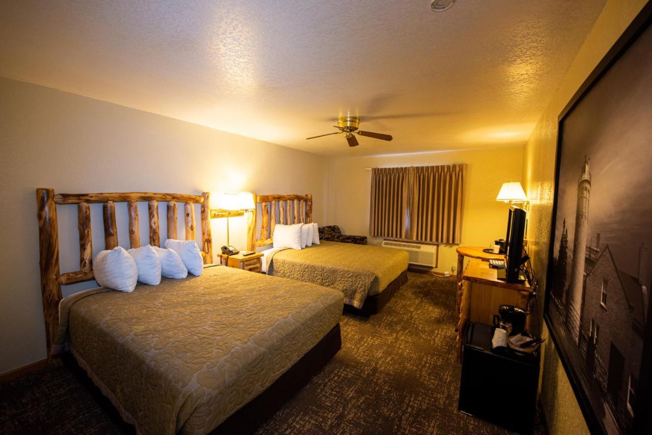 Super 8 By Wyndham Bridgeview Of Mackinaw City Bagian luar foto