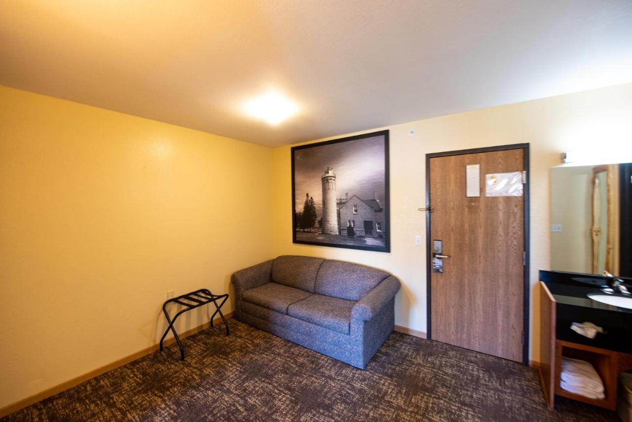 Super 8 By Wyndham Bridgeview Of Mackinaw City Bagian luar foto