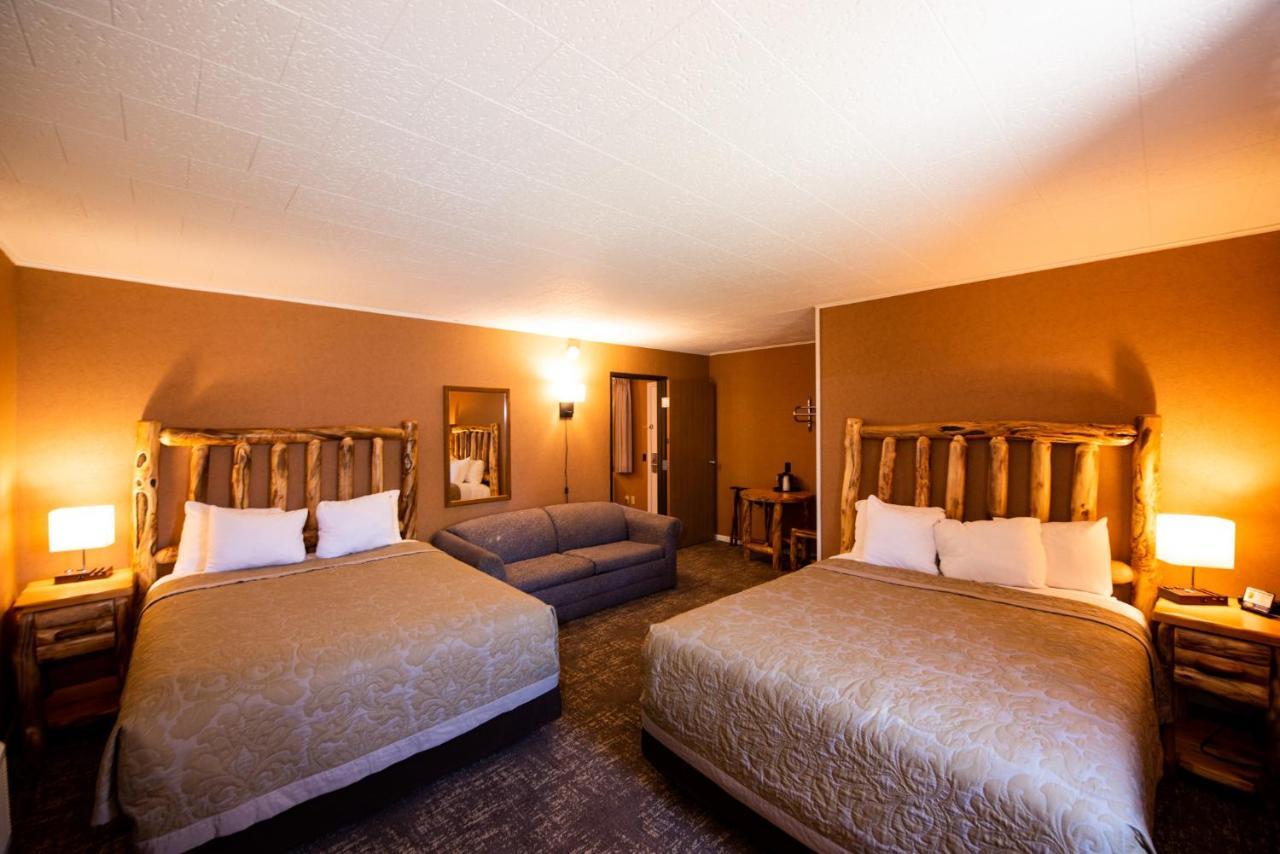 Super 8 By Wyndham Bridgeview Of Mackinaw City Bagian luar foto