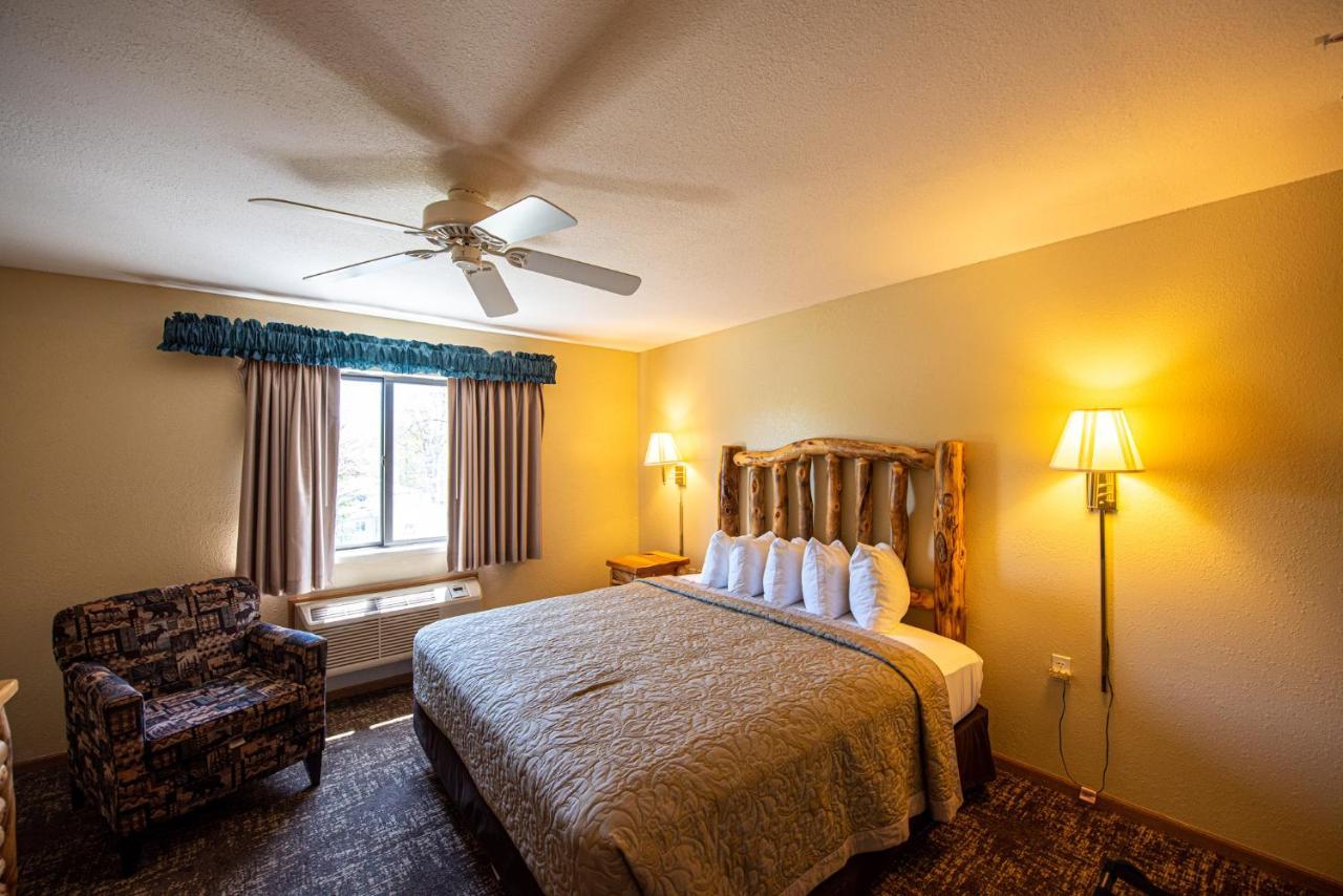 Super 8 By Wyndham Bridgeview Of Mackinaw City Bagian luar foto