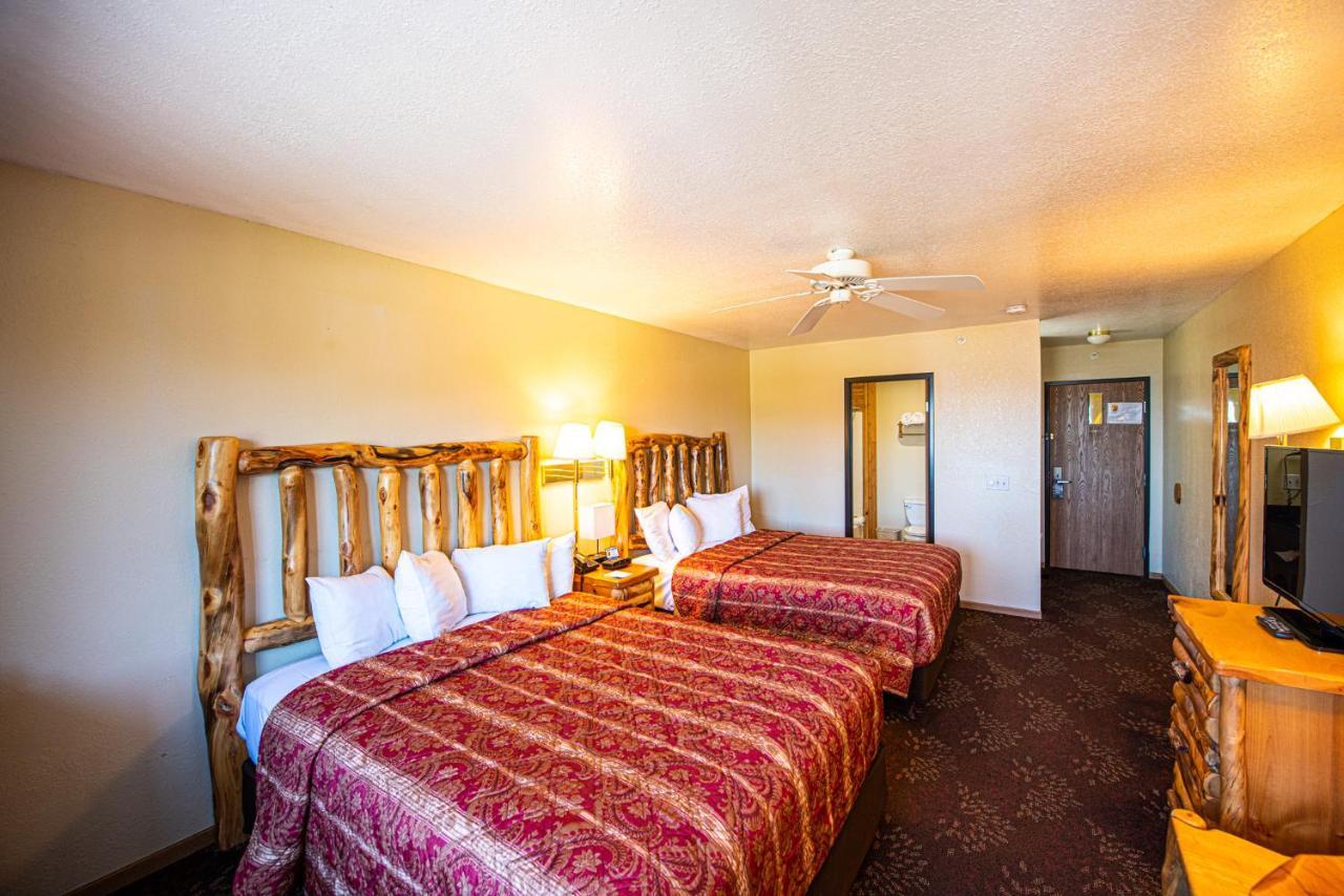 Super 8 By Wyndham Bridgeview Of Mackinaw City Bagian luar foto