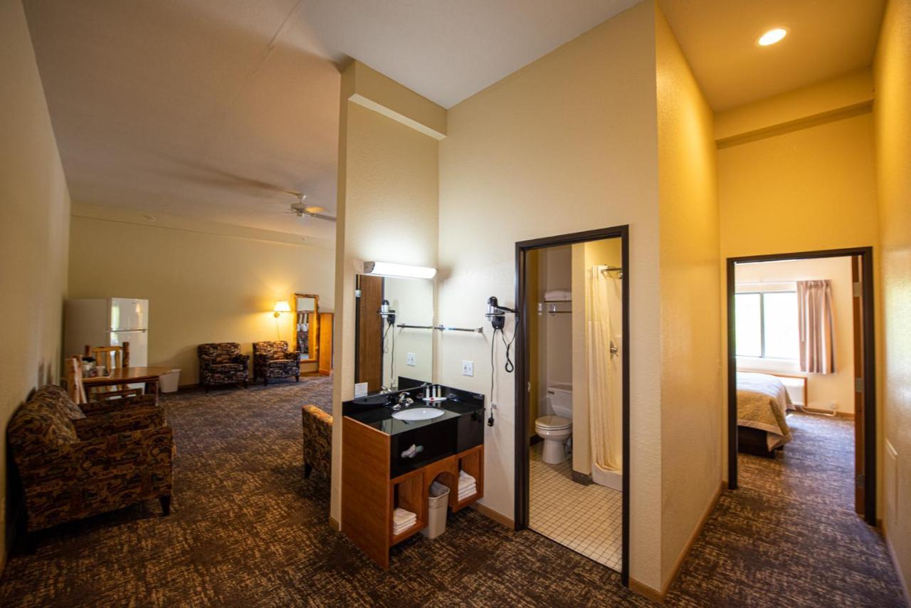Super 8 By Wyndham Bridgeview Of Mackinaw City Bagian luar foto