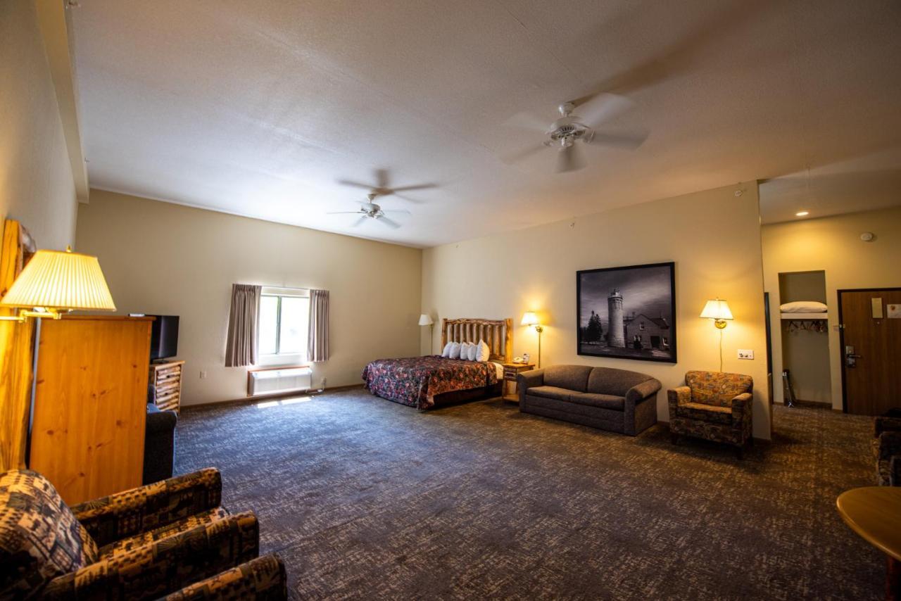 Super 8 By Wyndham Bridgeview Of Mackinaw City Bagian luar foto