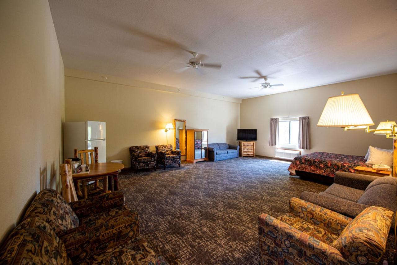 Super 8 By Wyndham Bridgeview Of Mackinaw City Bagian luar foto