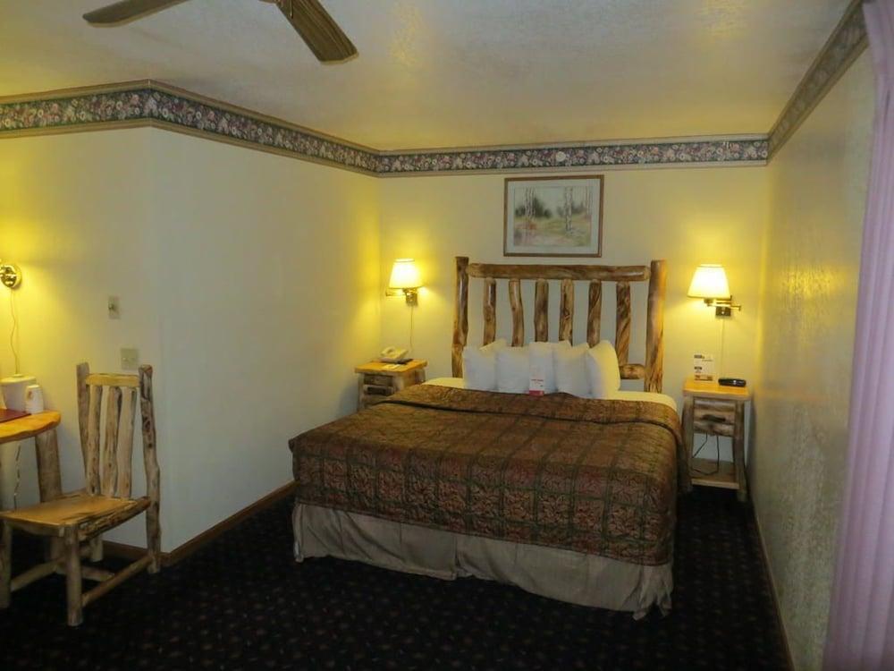 Super 8 By Wyndham Bridgeview Of Mackinaw City Bagian luar foto
