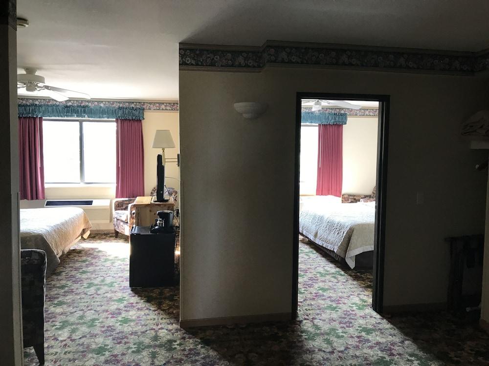 Super 8 By Wyndham Bridgeview Of Mackinaw City Bagian luar foto