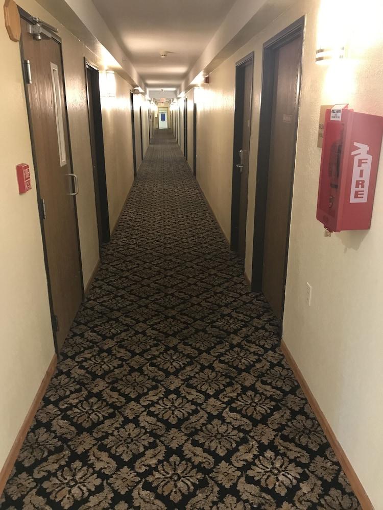 Super 8 By Wyndham Bridgeview Of Mackinaw City Bagian luar foto
