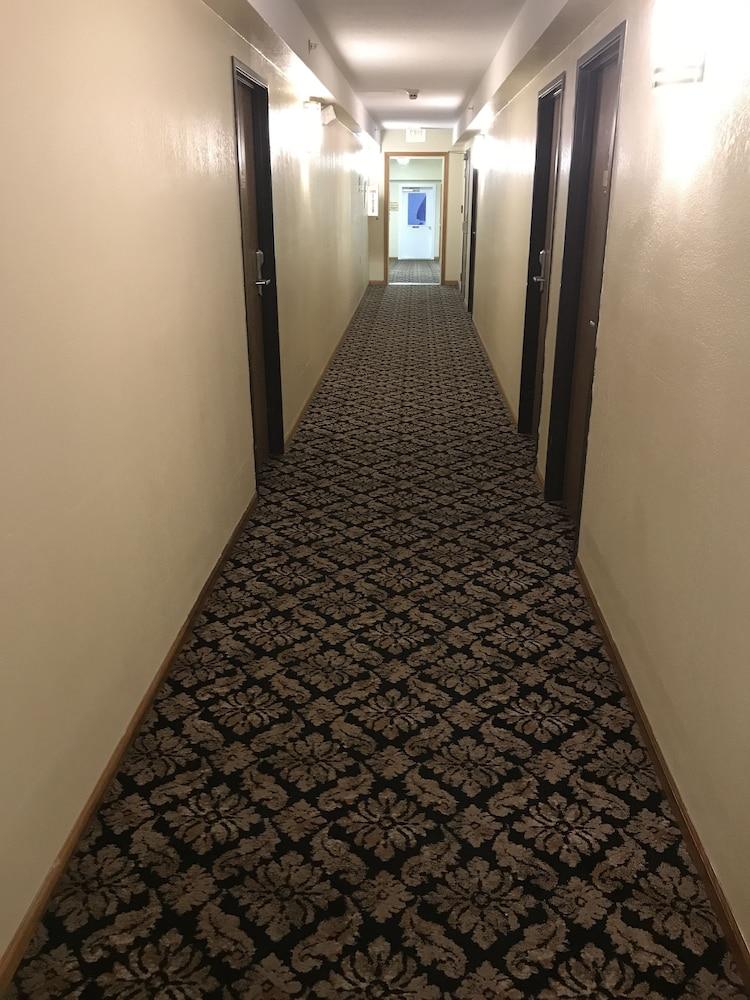 Super 8 By Wyndham Bridgeview Of Mackinaw City Bagian luar foto