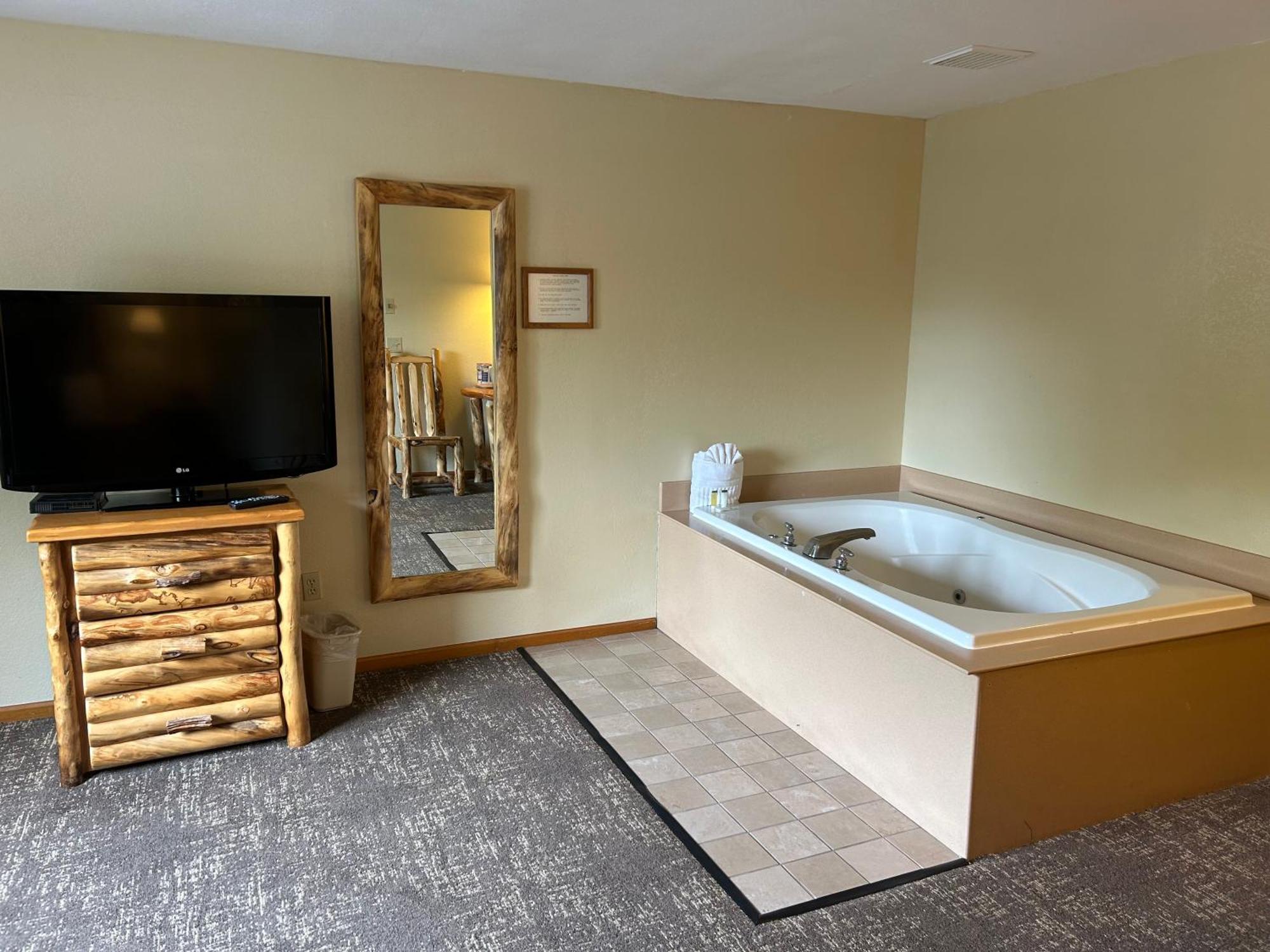 Super 8 By Wyndham Bridgeview Of Mackinaw City Bagian luar foto