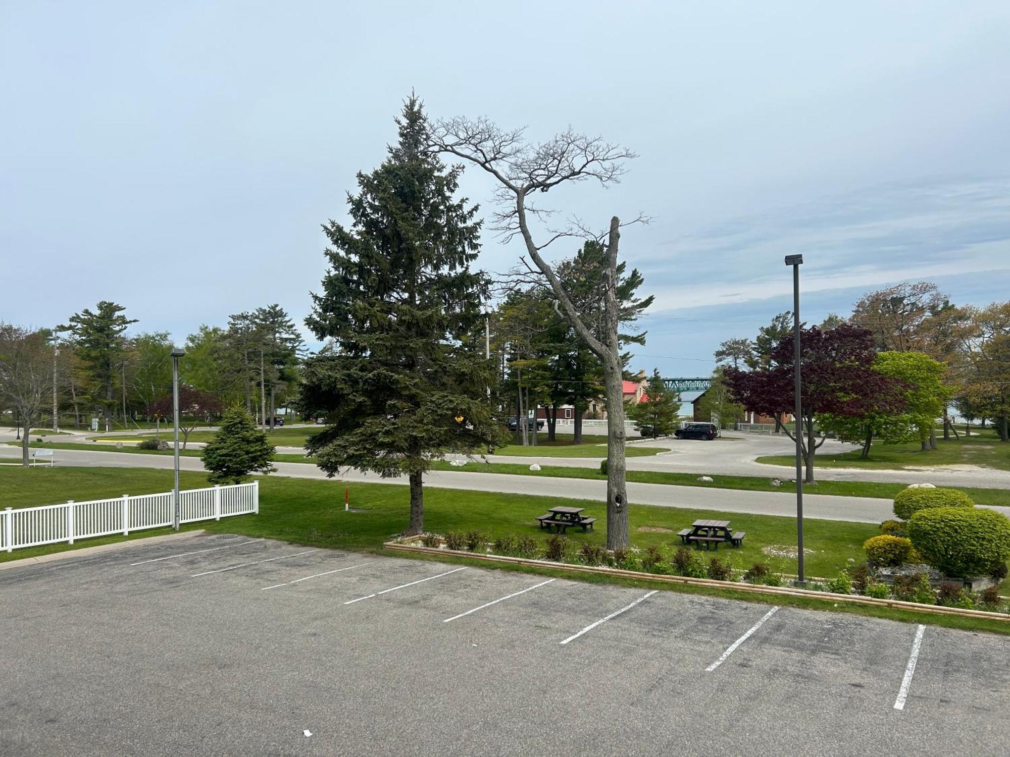Super 8 By Wyndham Bridgeview Of Mackinaw City Bagian luar foto