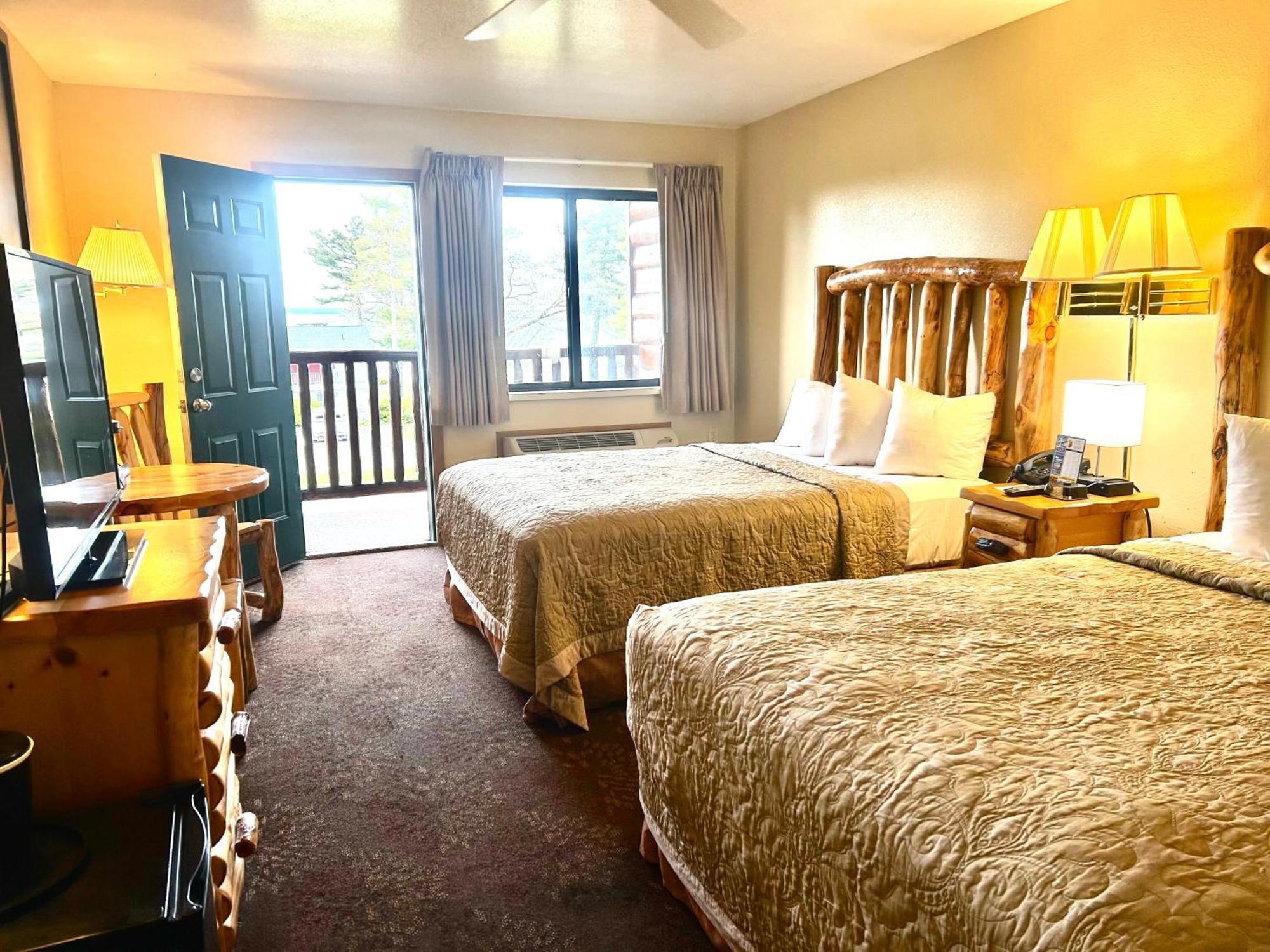 Super 8 By Wyndham Bridgeview Of Mackinaw City Bagian luar foto