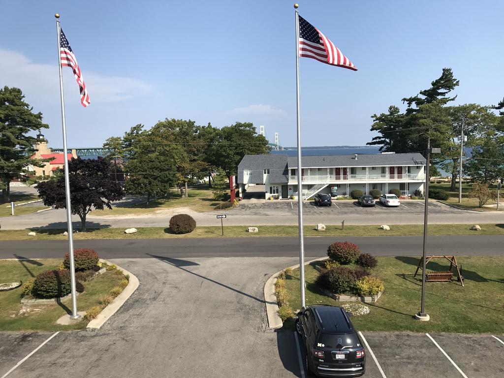 Super 8 By Wyndham Bridgeview Of Mackinaw City Bagian luar foto