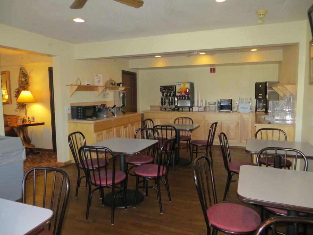 Super 8 By Wyndham Bridgeview Of Mackinaw City Bagian luar foto